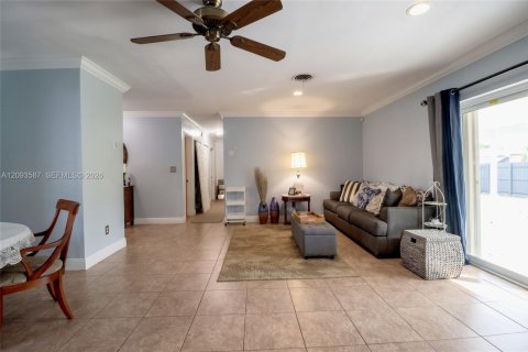 Casa en venta en Miami, Florida, 3 dormitorios, 153.29 m2 № 2382511 - foto 4
