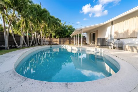 Casa en venta en Miami, Florida, 3 dormitorios, 153.29 m2 № 2382511 - foto 25