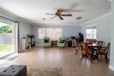 Casa en venta en Miami, Florida, 3 dormitorios, 153.29 m2 № 2382511 - foto 3