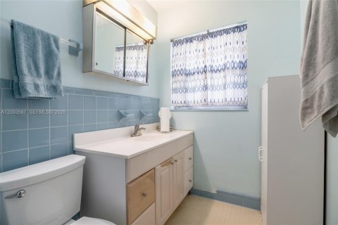 Casa en venta en Miami, Florida, 3 dormitorios, 153.29 m2 № 2382511 - foto 13