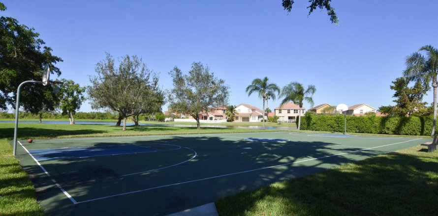 Villa ou maison à Boca Raton, Floride 4 chambres, 240.8 m2 № 1185286