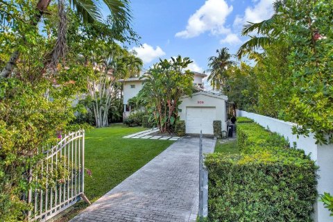 Купить виллу или дом в Майами-Бич, Флорида 3 спальни, 222.5м2, № 1984814 - фото 8