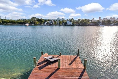 Купить виллу или дом в Майами-Бич, Флорида 3 спальни, 222.5м2, № 1984814 - фото 14