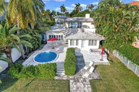 Купить виллу или дом в Майами-Бич, Флорида 3 спальни, 222.5м2, № 1984814 - фото 18