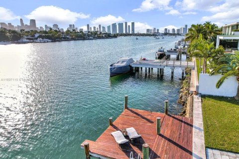Купить виллу или дом в Майами-Бич, Флорида 3 спальни, 222.5м2, № 1984814 - фото 13