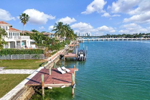 Купить виллу или дом в Майами-Бич, Флорида 3 спальни, 222.5м2, № 1984814 - фото 17