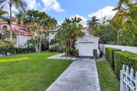 Купить виллу или дом в Майами-Бич, Флорида 3 спальни, 222.5м2, № 1984814 - фото 9