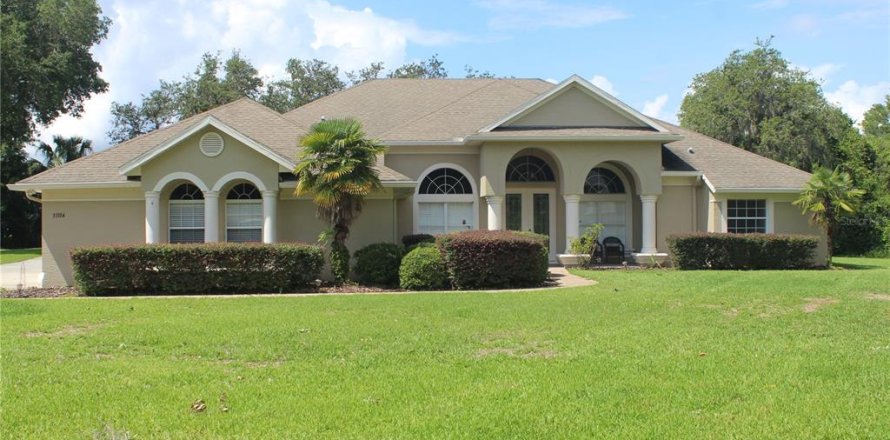House in Tavares, Florida 3 bedrooms, 235.51 sq.m. № 1788146