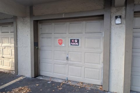 Кондоминиум с 3 спальнями в Лодерхилл, Флорида № 1997123