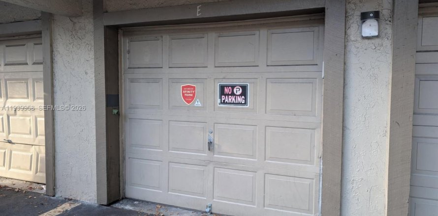 Кондоминиум с 3 спальнями в Лодерхилл, Флорида № 1997123