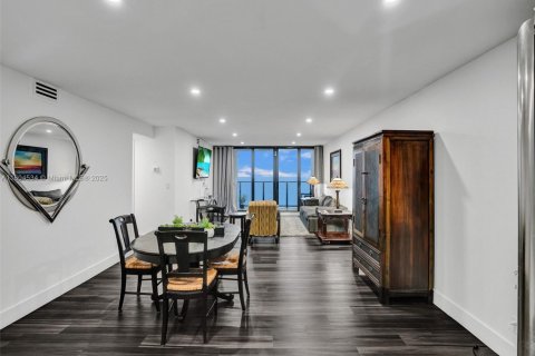 Condominio en venta en Hollywood, Florida, 2 dormitorios, 130.06 m2 № 1709076 - foto 9