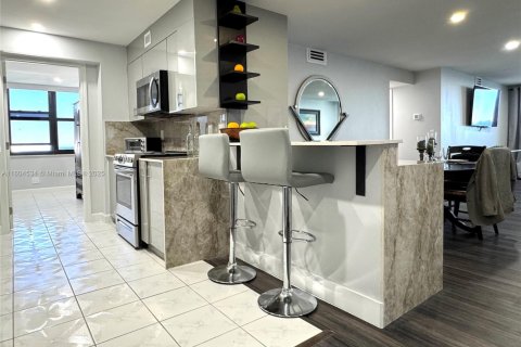 Condominio en venta en Hollywood, Florida, 2 dormitorios, 130.06 m2 № 1709076 - foto 4