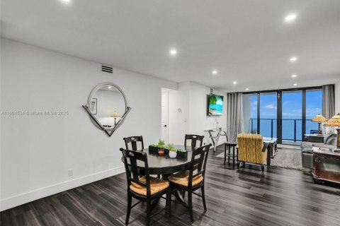 Condominio en venta en Hollywood, Florida, 2 dormitorios, 130.06 m2 № 1709076 - foto 11