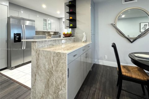 Condominio en venta en Hollywood, Florida, 2 dormitorios, 130.06 m2 № 1709076 - foto 2