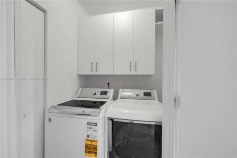 Condo in Miami, Florida, 3 bedrooms  № 1811522 - photo 23