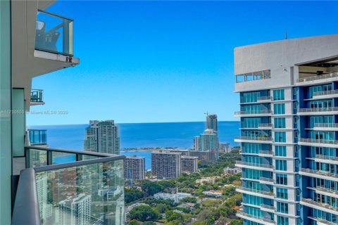 Condo in Miami, Florida, 3 bedrooms  № 1811522 - photo 1