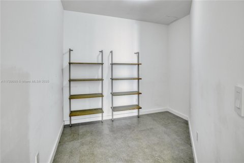 Condo in Miami, Florida, 3 bedrooms  № 1811522 - photo 22