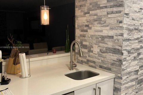 Copropriété à louer à Miami, Floride: 1 chambre, 78.04 m2 № 1946436 - photo 17