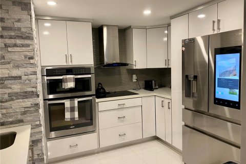 Copropriété à louer à Miami, Floride: 1 chambre, 78.04 m2 № 1946436 - photo 16