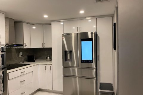 Copropriété à louer à Miami, Floride: 1 chambre, 78.04 m2 № 1946436 - photo 8
