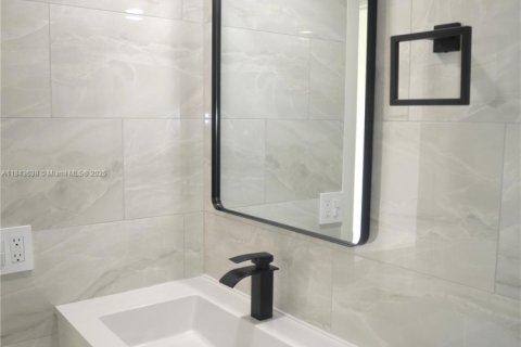 Condo in Pompano Beach, Florida, 2 bedrooms  № 1836596 - photo 26