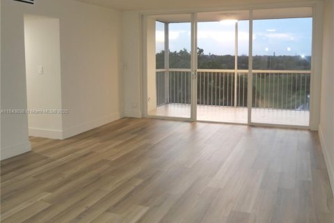 Condo in Pompano Beach, Florida, 2 bedrooms  № 1836596 - photo 24