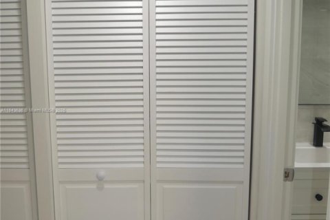 Condo in Pompano Beach, Florida, 2 bedrooms  № 1836596 - photo 29