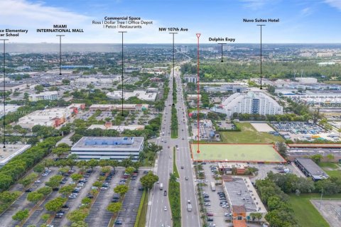 Immobilier commercial à Sweetwater, Floride № 2021660
