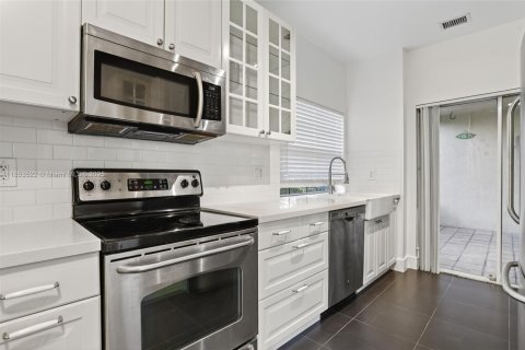 Condo in Boca Raton, Florida, 2 bedrooms  № 1871943 - photo 6