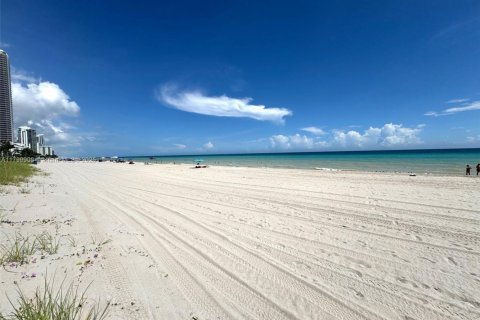 Copropriété à vendre à Hallandale Beach, Floride: 1 chambre, 81.57 m2 № 1939477 - photo 24