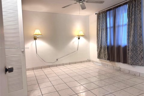 Copropriété à vendre à Hallandale Beach, Floride: 1 chambre, 81.57 m2 № 1939477 - photo 10