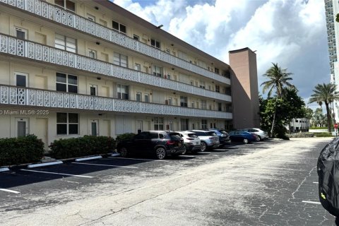 Copropriété à vendre à Hallandale Beach, Floride: 1 chambre, 81.57 m2 № 1939477 - photo 4