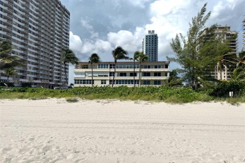 Copropriété à vendre à Hallandale Beach, Floride: 1 chambre, 81.57 m2 № 1939477 - photo 1