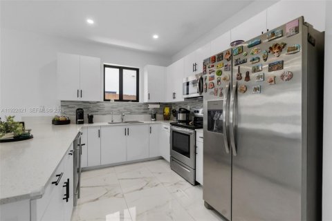 Villa ou maison à vendre à Homestead, Floride: 4 chambres, 176.05 m2 № 1977168 - photo 12