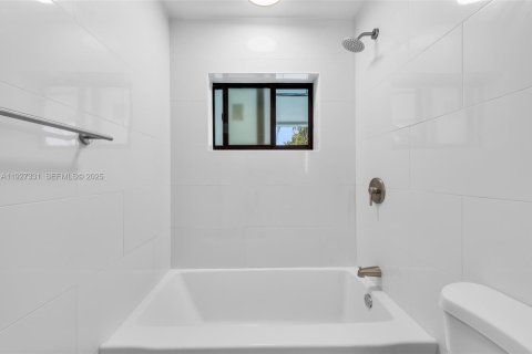 Снять в аренду виллу или дом в Катлер-Бей, Флорида 5 спален, 127.83м2, № 1986250 - фото 25