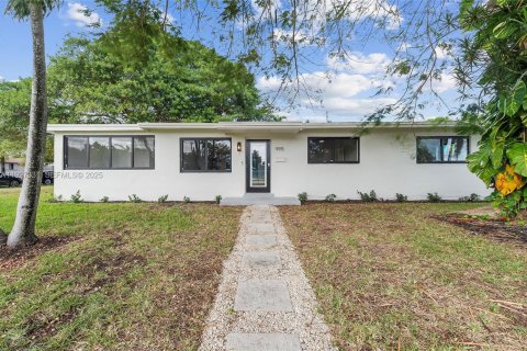 Снять в аренду виллу или дом в Катлер-Бей, Флорида 5 спален, 127.83м2, № 1986250 - фото 4