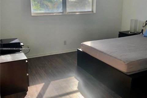 Condo in Hollywood, Florida, 1 bedroom  № 1936623 - photo 9