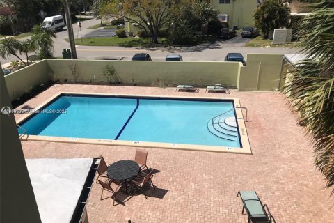 Condo in Hollywood, Florida, 1 bedroom  № 1936623 - photo 23