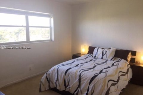 Condo in Hollywood, Florida, 1 bedroom  № 1936623 - photo 8