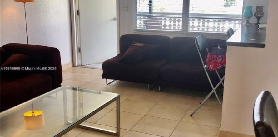 Condo in Hollywood, Florida, 1 bedroom  № 1936623