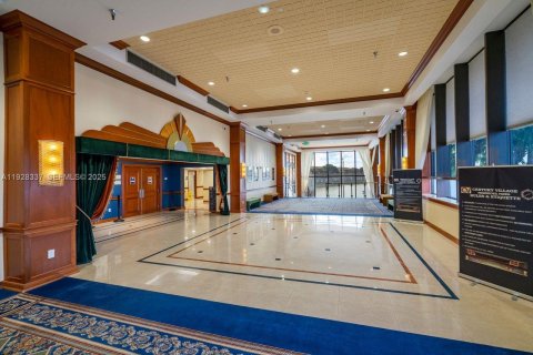 Condo in Pembroke Pines, Florida, 2 bedrooms  № 1986908 - photo 12