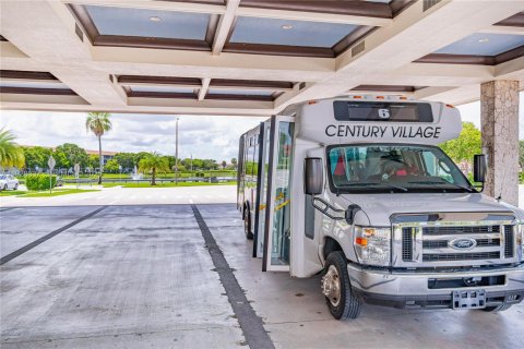 Condo in Pembroke Pines, Florida, 2 bedrooms  № 1986908 - photo 3