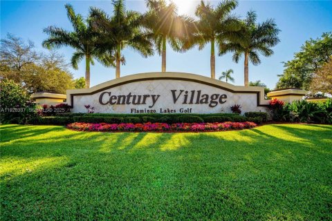 Condo in Pembroke Pines, Florida, 2 bedrooms  № 1986908 - photo 2