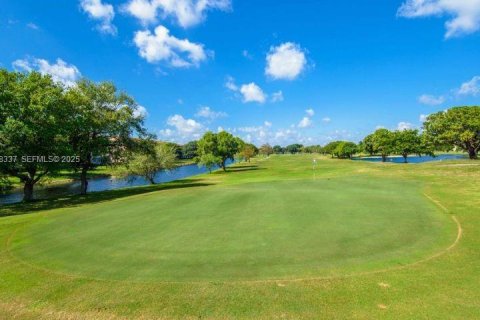 Condo in Pembroke Pines, Florida, 2 bedrooms  № 1986908 - photo 4