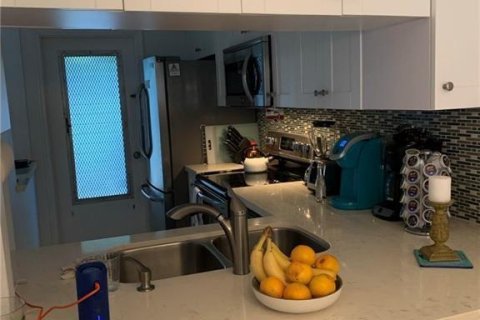 Condo in Pompano Beach, Florida, 2 bedrooms  № 1093133 - photo 1