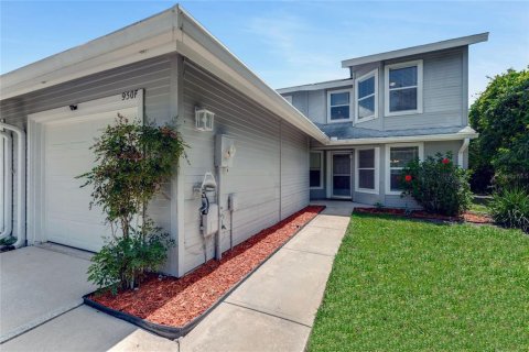 Townhouse in Port Orange, Florida 3 bedrooms, 134.99 sq.m. № 1750797 - photo 1