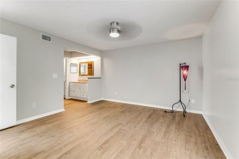 Townhouse in Port Orange, Florida 3 bedrooms, 134.99 sq.m. № 1750797 - photo 14