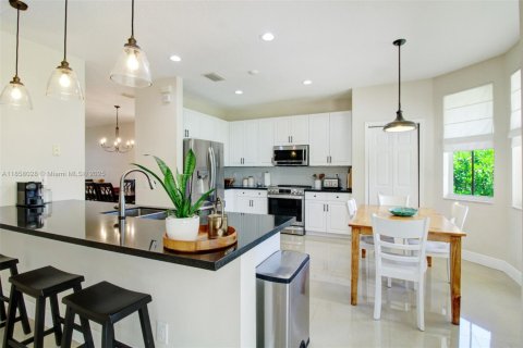 Casa en alquiler en Weston, Florida, 5 dormitorios, 270.35 m2 № 1882542 - foto 15