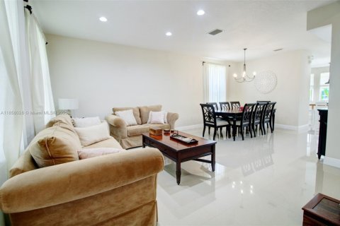 Casa en alquiler en Weston, Florida, 5 dormitorios, 270.35 m2 № 1882542 - foto 5