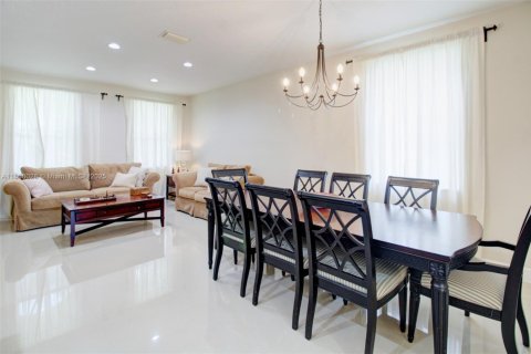 Casa en alquiler en Weston, Florida, 5 dormitorios, 270.35 m2 № 1882542 - foto 9